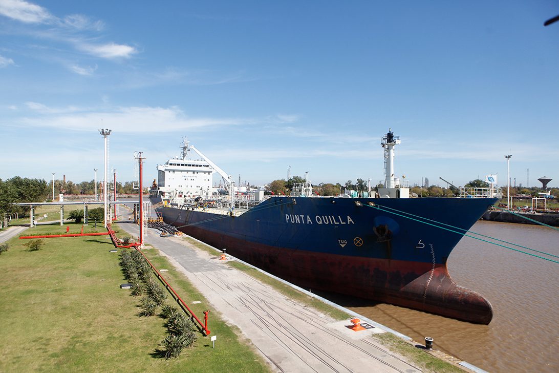 Puertos y refinerías YPF